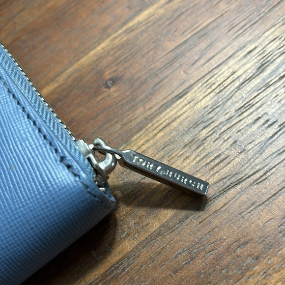 Beautiful Tory Burch blue zippered wallet. Excellent condition - Picture 4 of 6